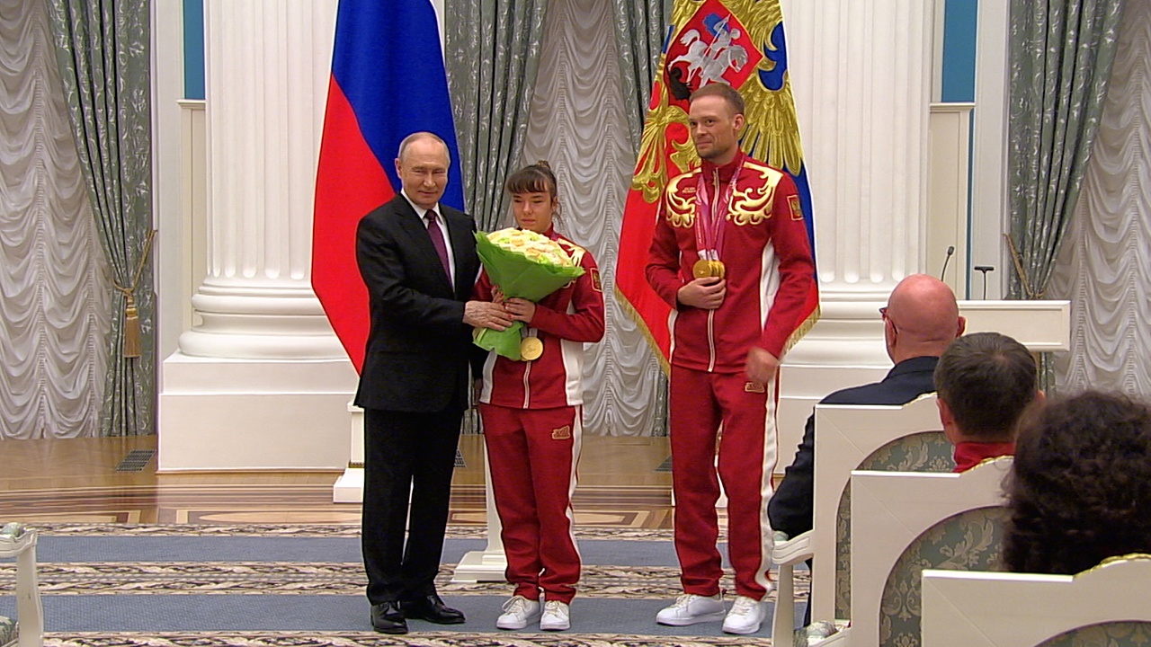 Путин наградил паралимпийцев и поздравил их с невероятным участием в Играх