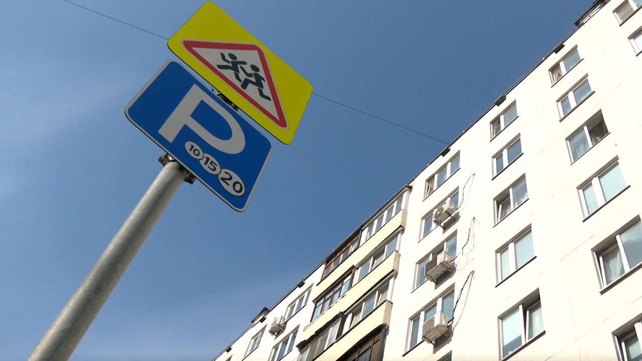 Парковочная анархия: как в Москве борются с чужими авто во дворах