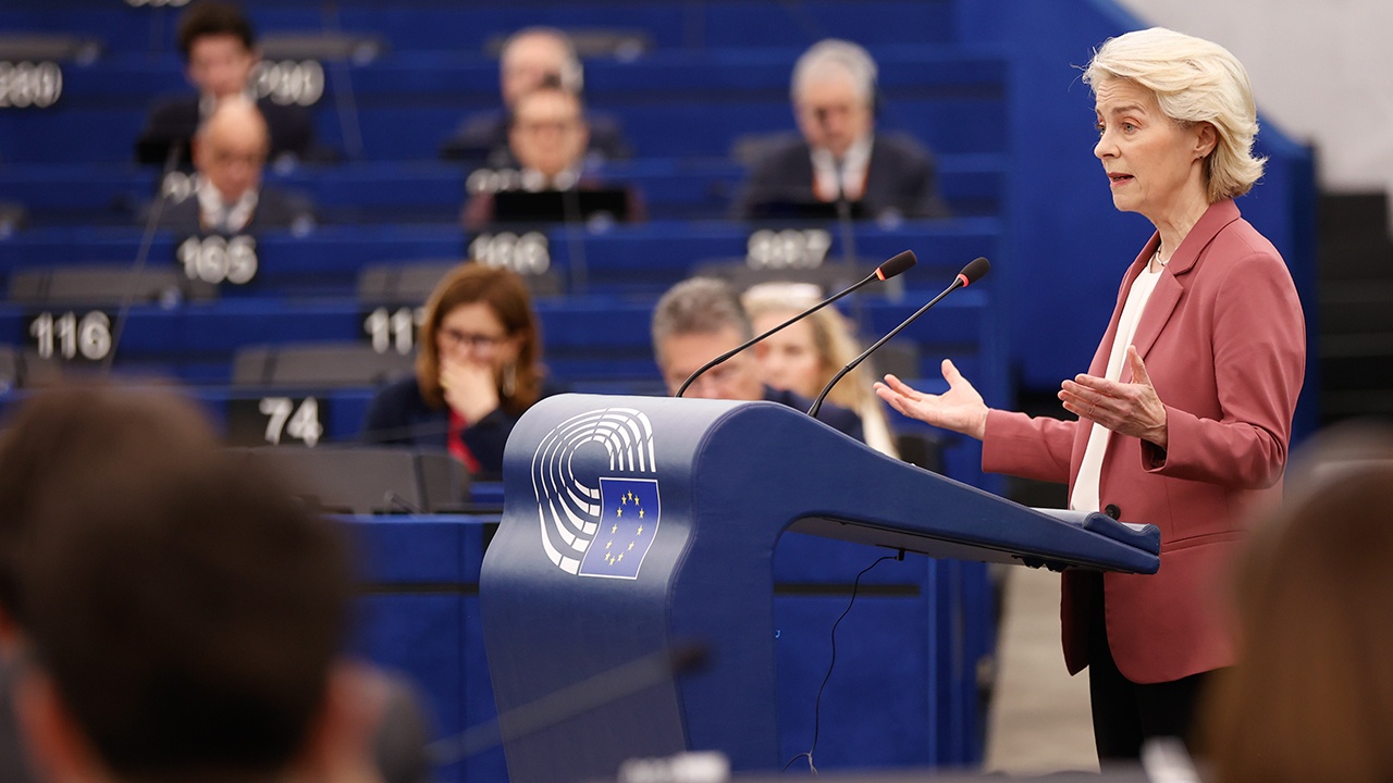 Фон дер Ляйен пообещала Киеву 90 млрд евро вопреки мнению Венгрии