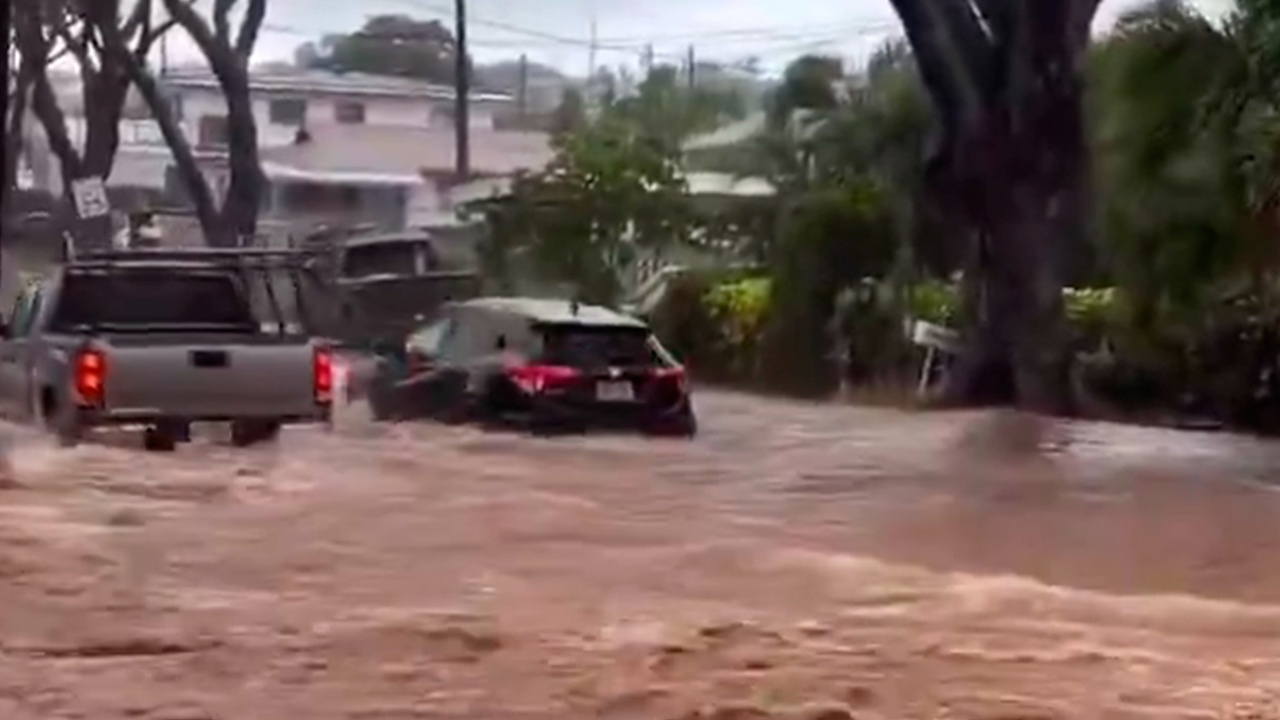 Жителей Гавайев экстренно эвакуируют из-за наводнения