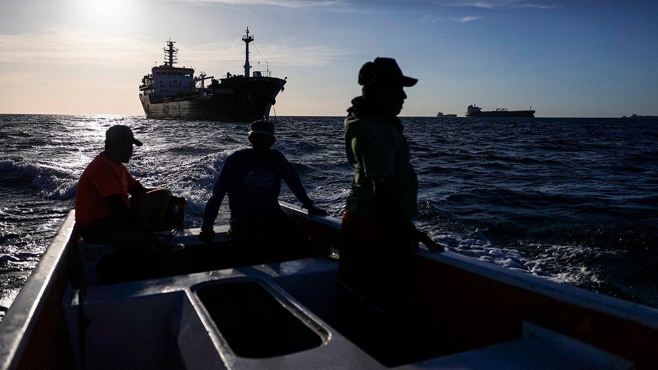 Bloomberg: «зомби-судно» Jamal прорвалось через Ормузский пролив