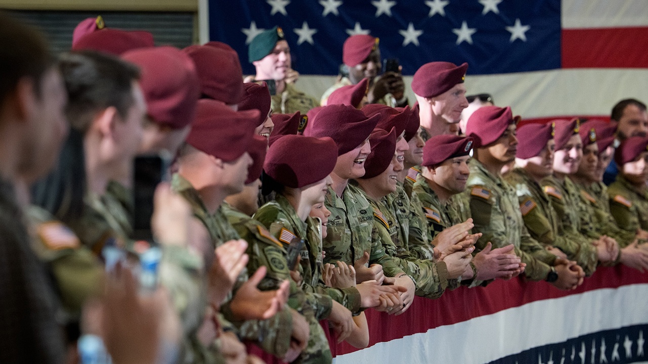 Глава Минфина США не стал исключать отправку войск на остров Харк