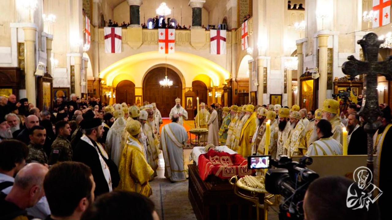 В Тбилиси началась церемония похорон патриарха Грузии Илии II