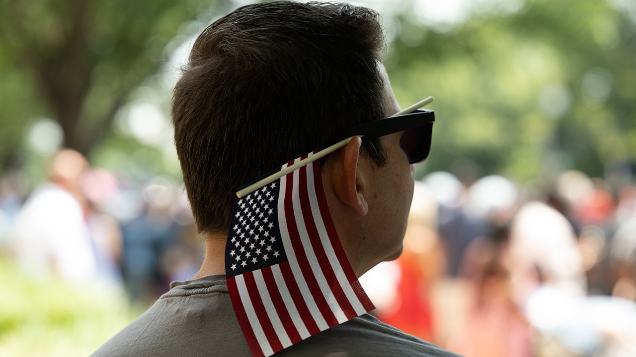 Лидер демократов Джеффрис призвал к смене режима в США из-за войны с Ираном