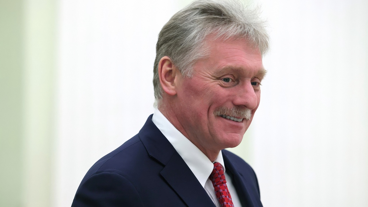 Песков заявил, что РФ никогда не посылала матом Европу