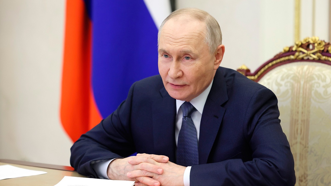 Путин подписал закон о запрете на выдворение иностранцев на службе в ВС РФ