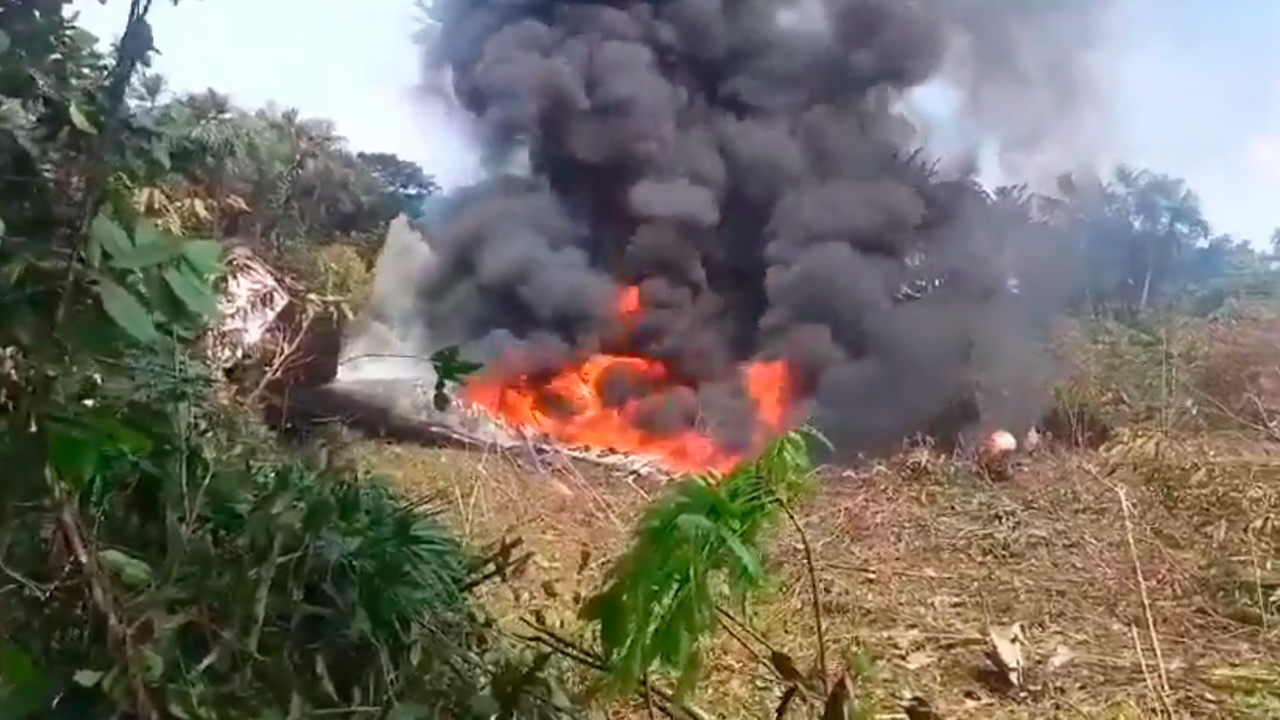 Самолет ВВС Колумбии разбился при взлете