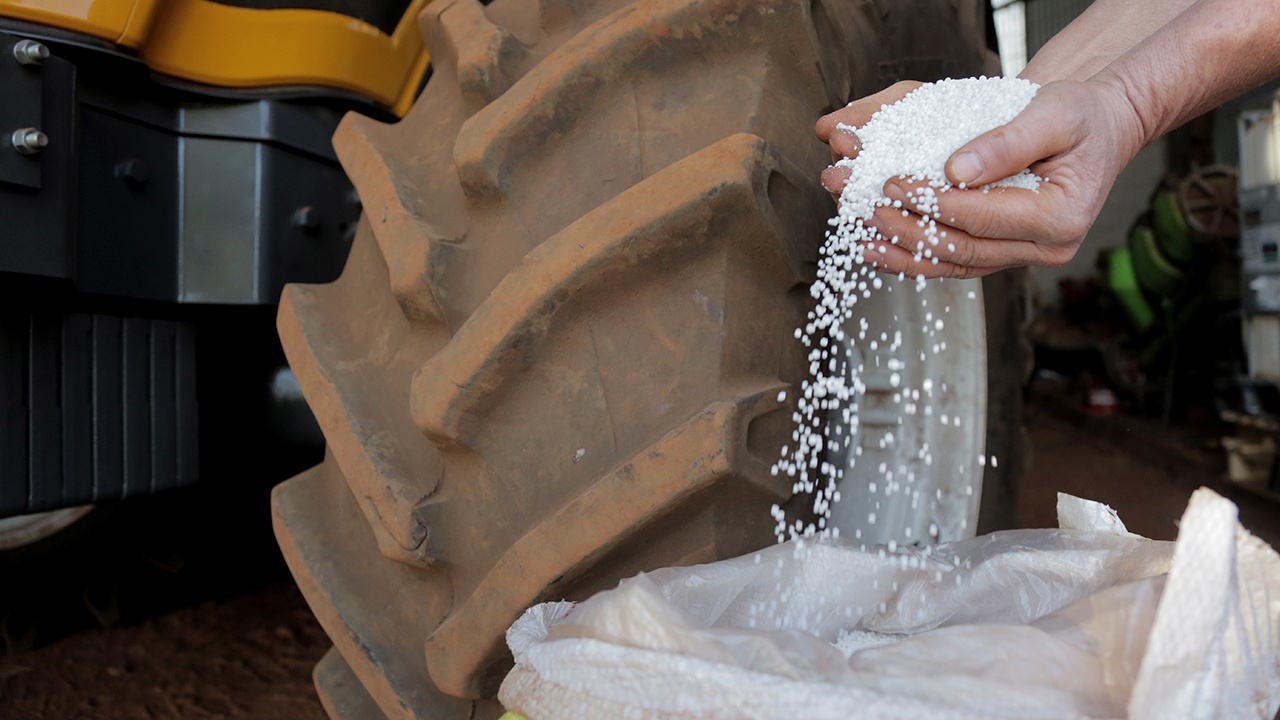 Россия ввела ограничения на экспорт аммиачной селитры до 21 апреля 