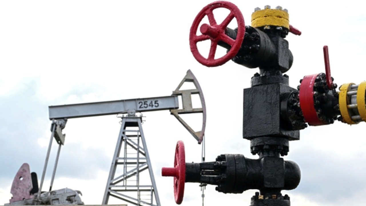 Песков: спрос на нефть из РФ так велик, что удовлетворить его будет нелегко 