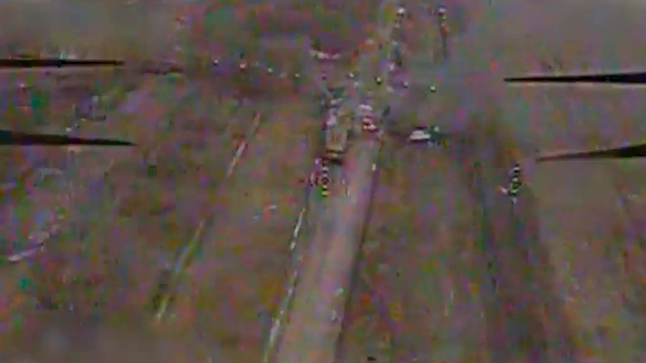 Дроноводы сожгли автомобили ВСУ, везущие снабжение на передовую