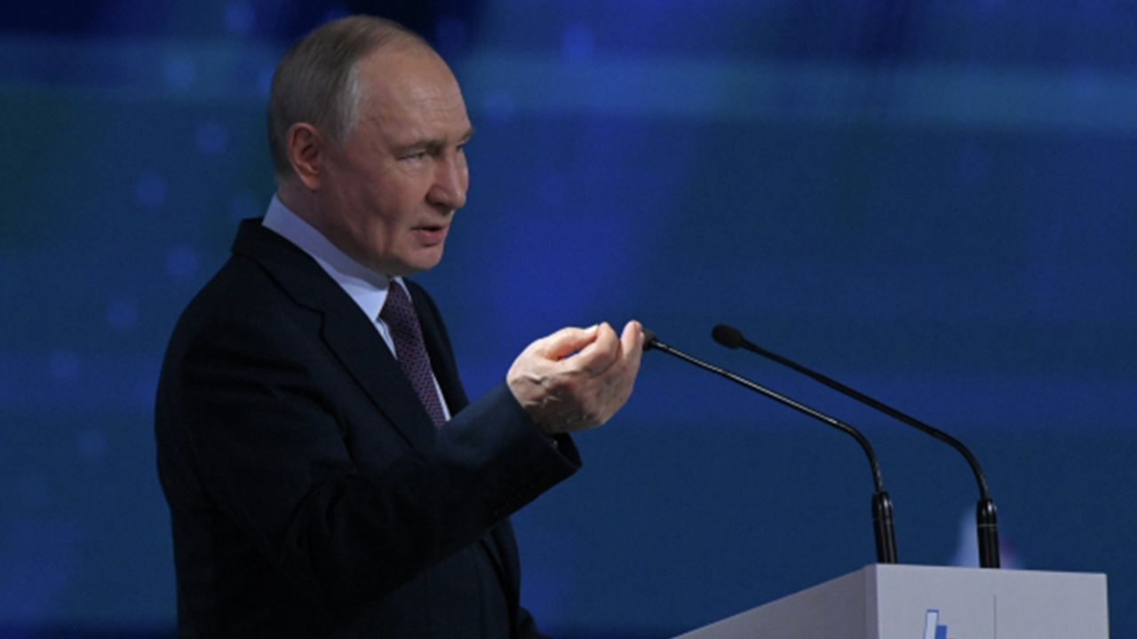 Путин призвал благоразумнее относиться к нефтегазовым сверхдоходам