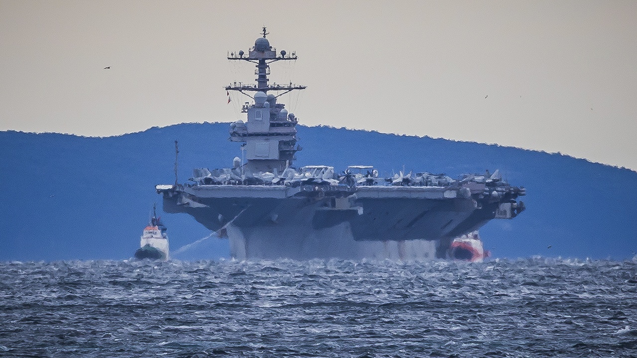 Трамп рассказал, что Иран обстрелял американский авианосец с 17 сторон