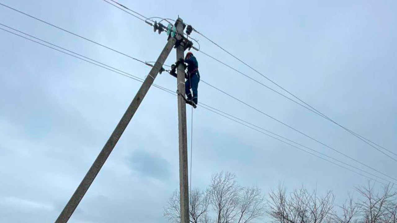 В Дагестане из-за непогоды 65 тысяч абонентов остались без электричества