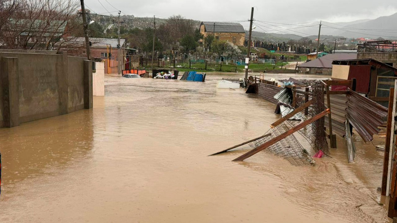 Мэр Махачкалы назвал примерные сроки режима ЧС в городе
