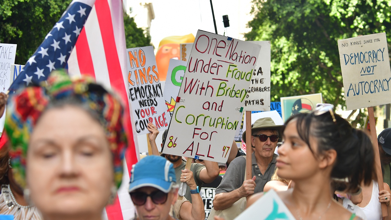 «Нет королям»: как война против Ирана понизила авторитет Трампа в глазах мира