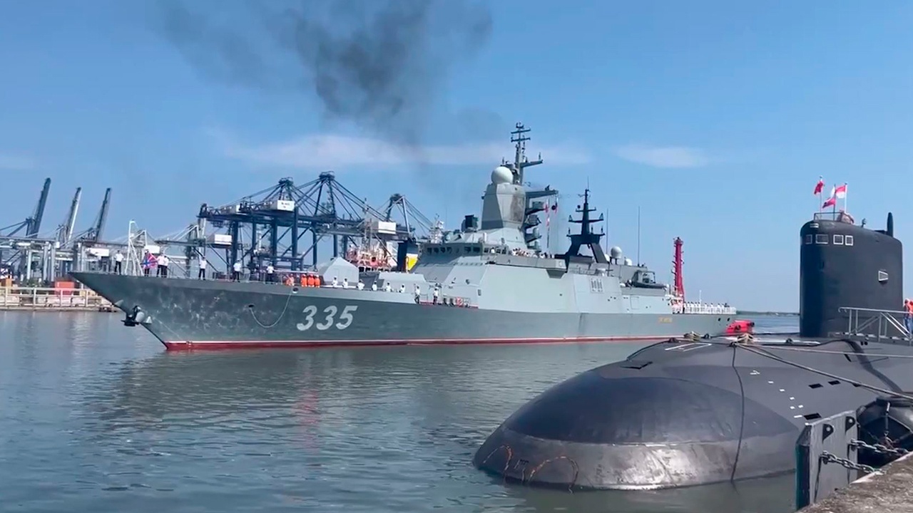 Отряд кораблей Тихоокеанского флота России прибыл в порт Джакарта
