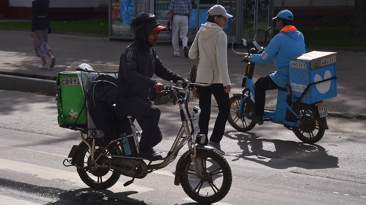 В Москве из-за нарушений отстранили от работы более 15 тыс. курьеров