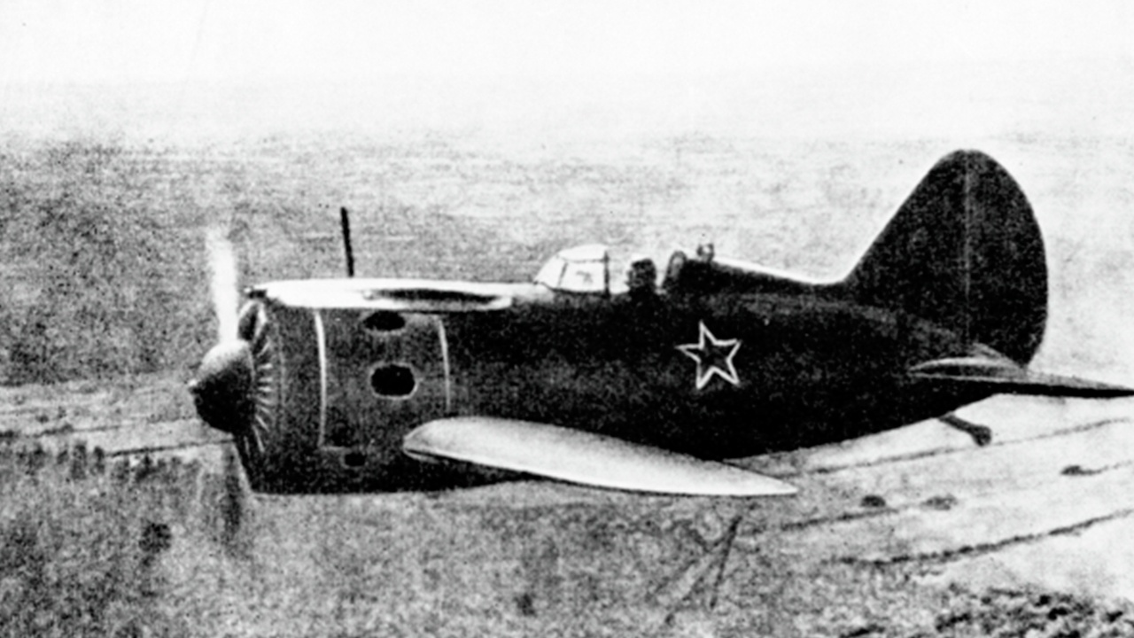 Путин присвоил звание Героя РФ летчику РККА, трижды совершившему таран