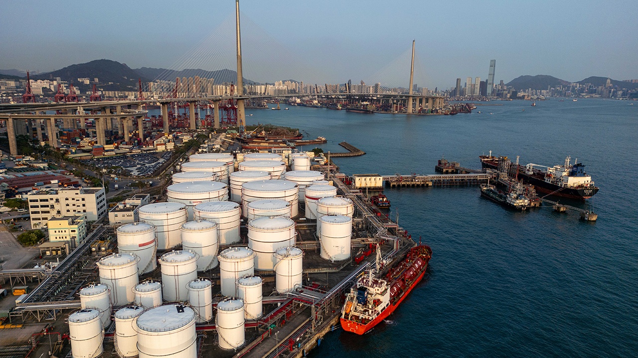 Bloomberg: танкеры с топливом для Европы сменили курс в Атлантике