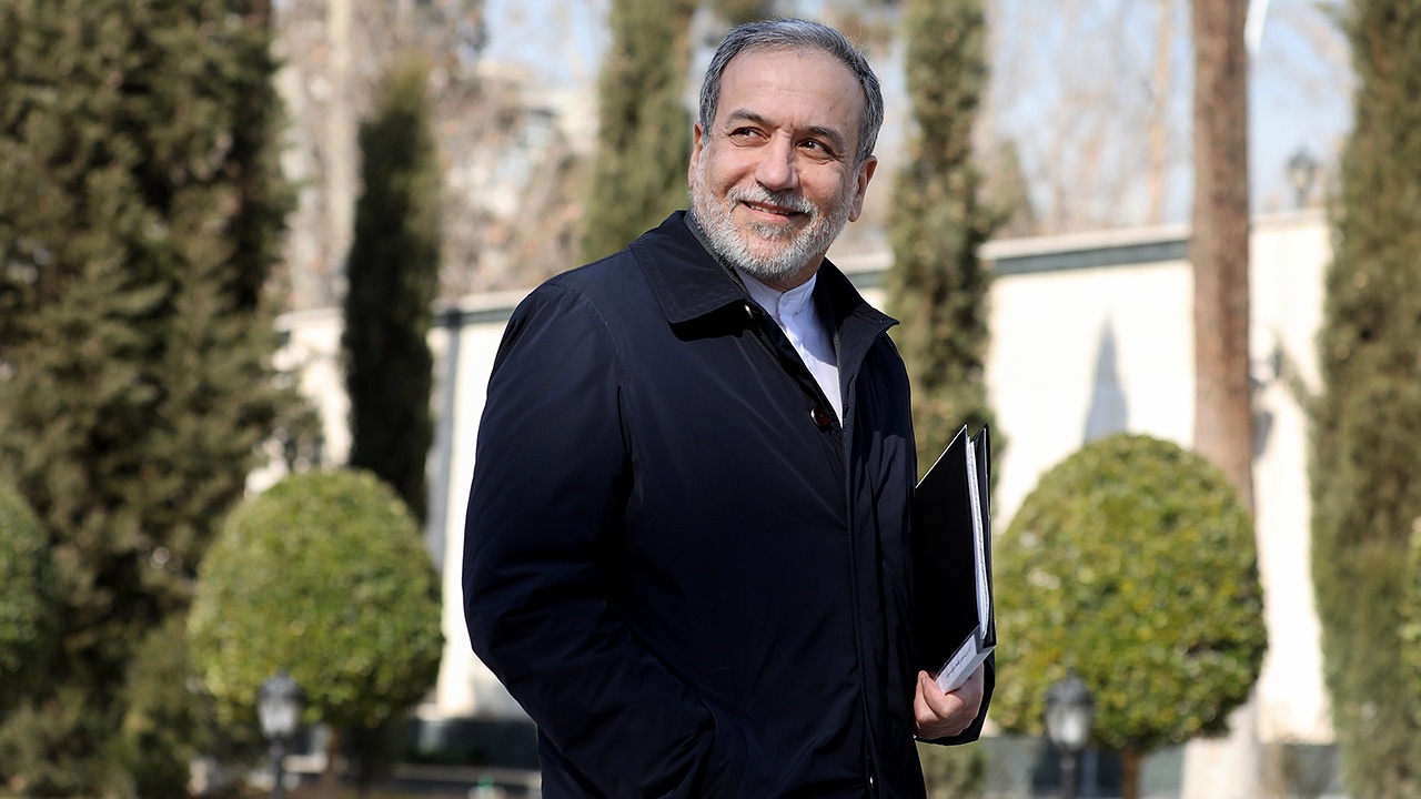 Аракчи заявил о прямых контактах с Уиткоффом, но не назвал их переговорами