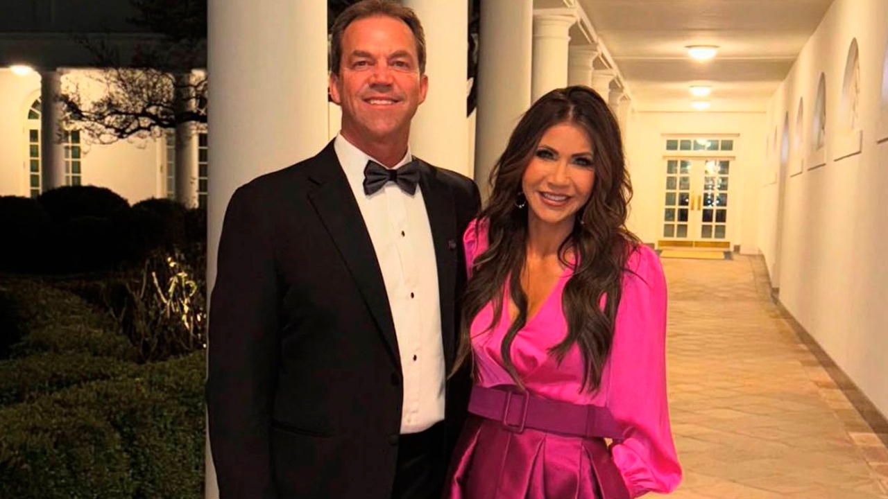 Муж экс-министра безопасности США попал в скандал с женской одеждой