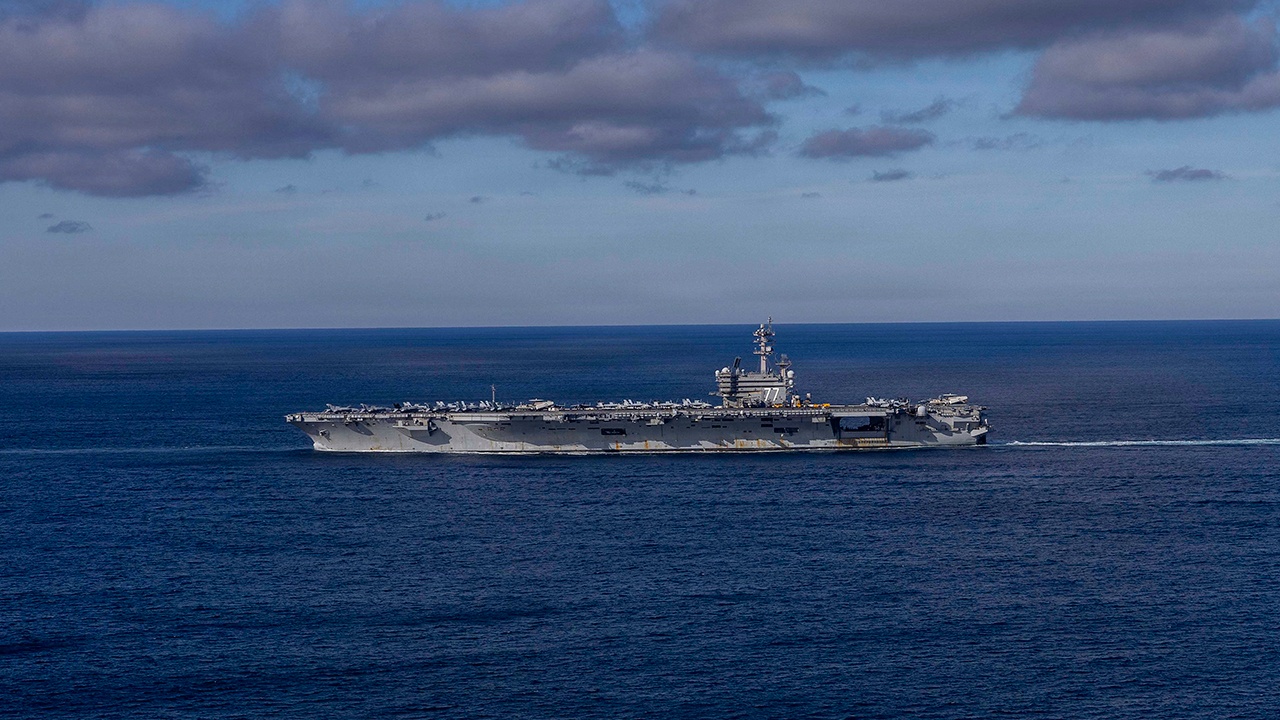 США направили на Ближний Восток авианосец USS George H. W. Bush