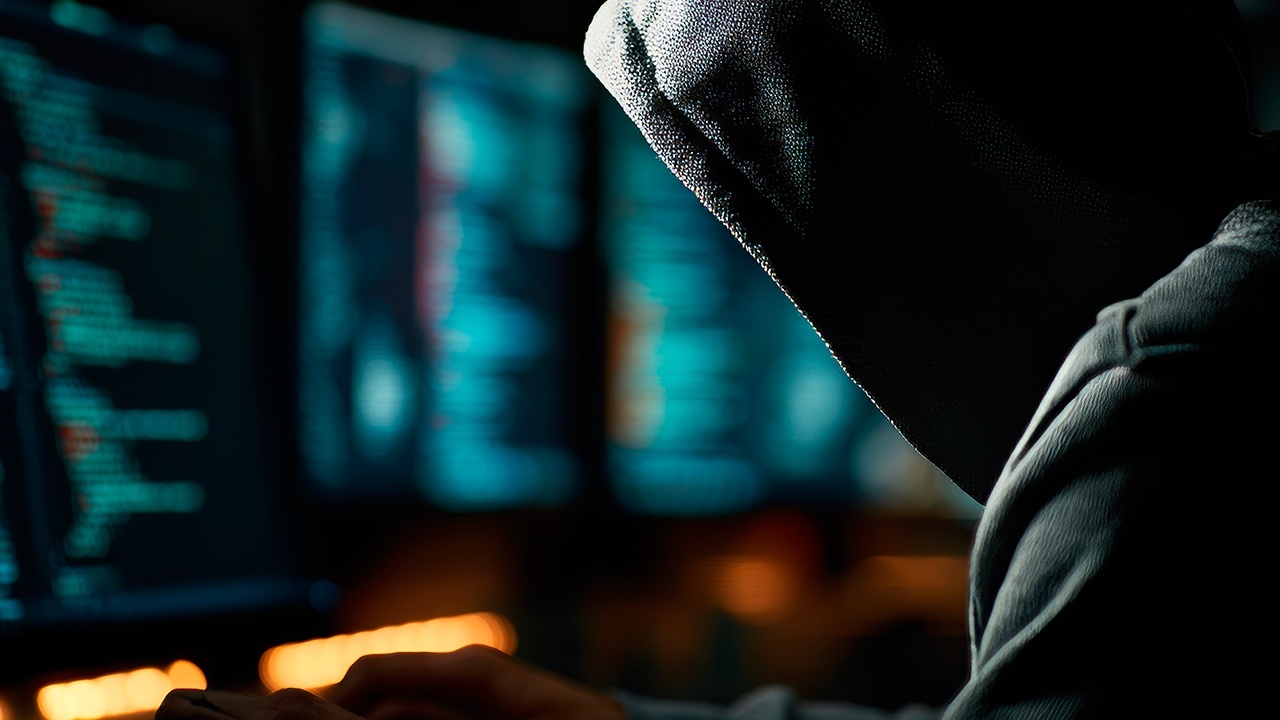 Россиянам раскрыли схему с подменой QR-кодов на самокатах