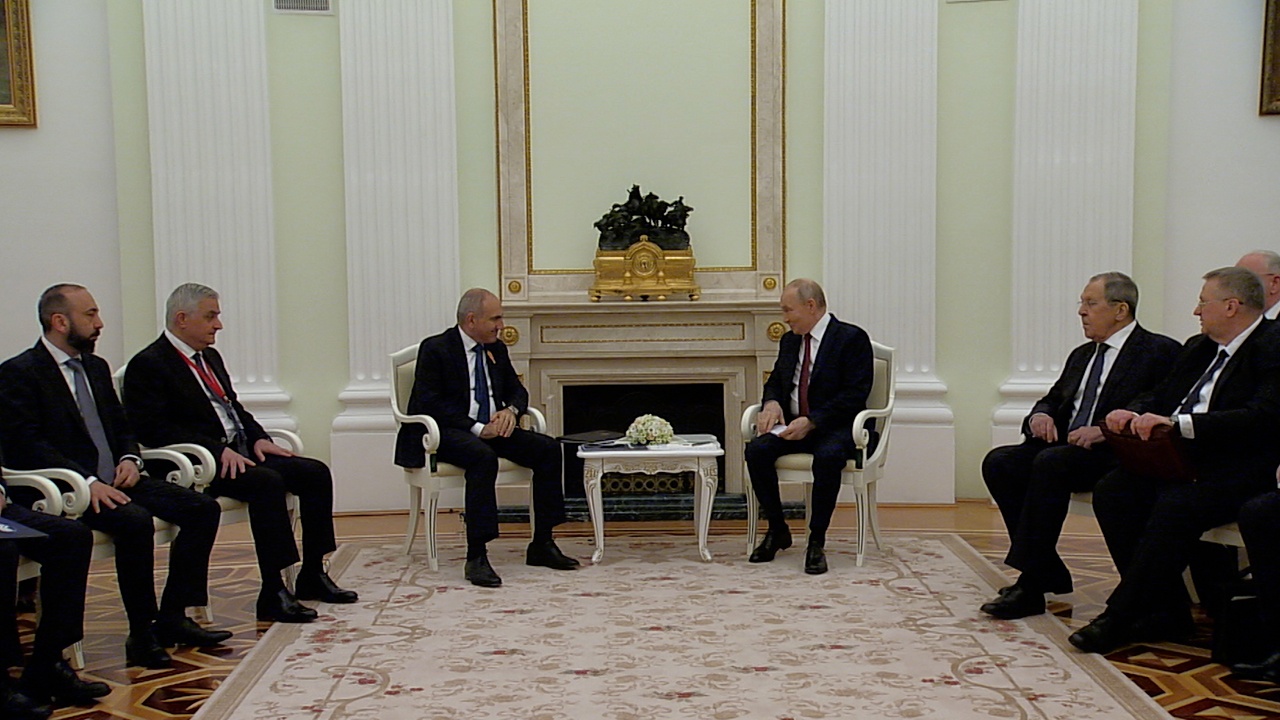 Путин принял Пашиняна в Кремле