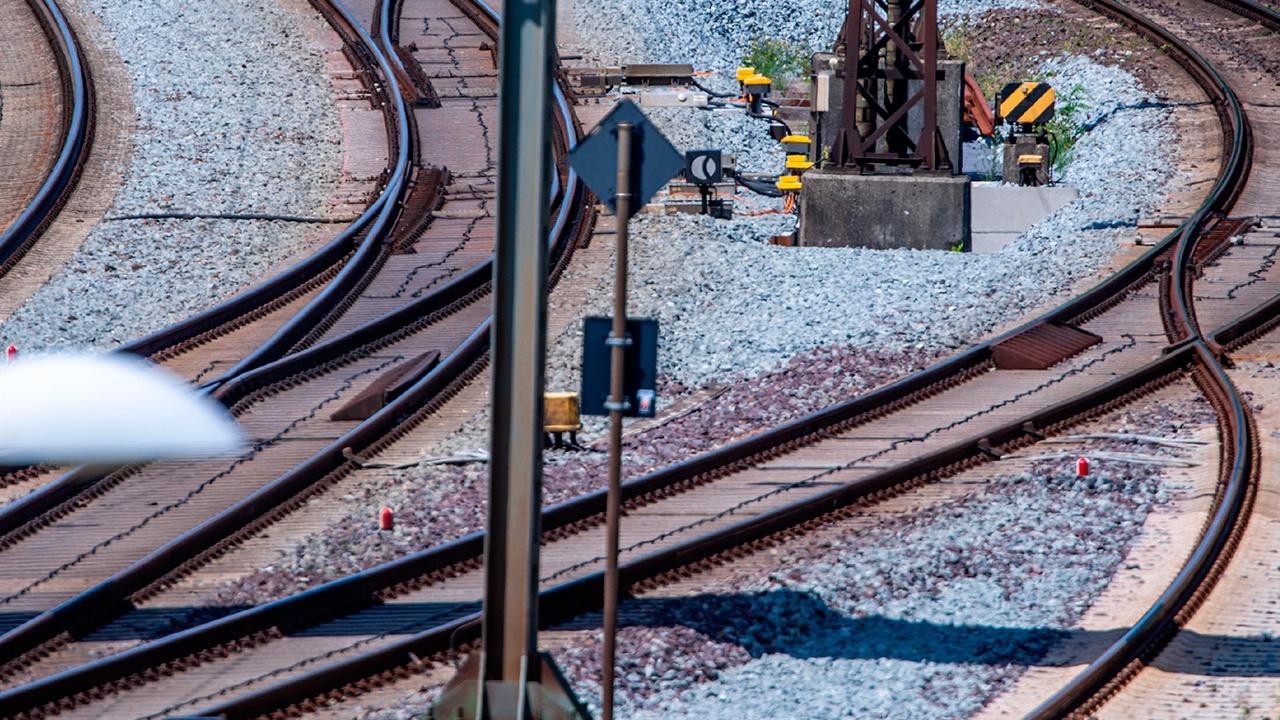 Семь человек пострадали при сходе поезда Москва - Челябинск с рельсов