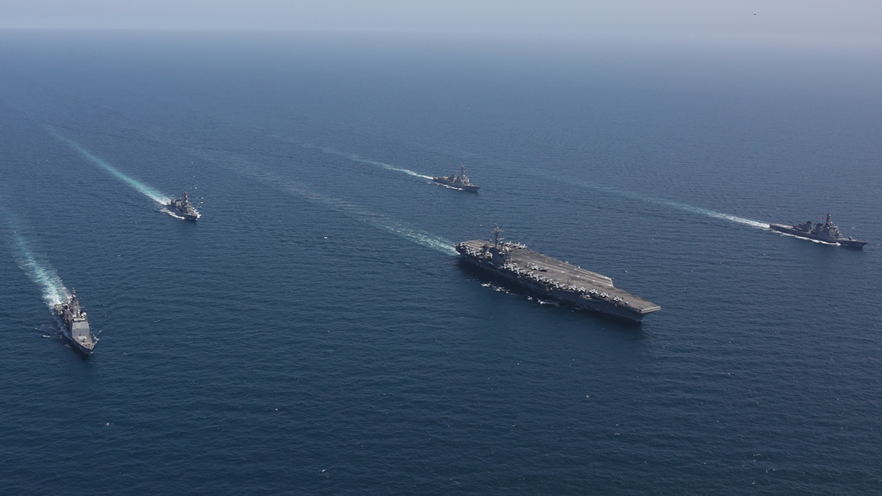 Иран заявил о ракетном ударе по авианосцу Abraham Lincoln