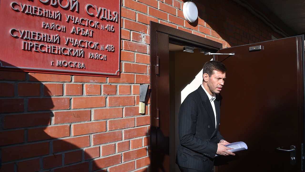 Смолов заявил, что у него вымогали $1 млн за помощь в прекращении дела