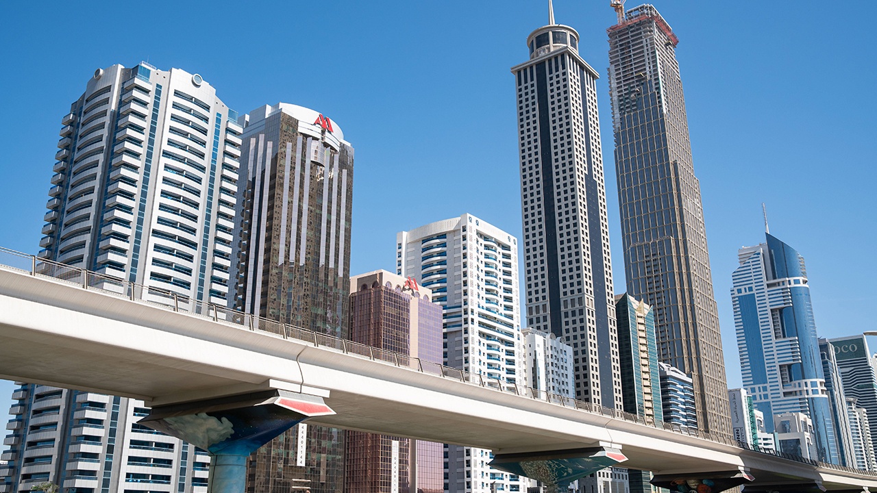 Обломки упали на здание Oracle в Дубае после перехвата воздушной цели