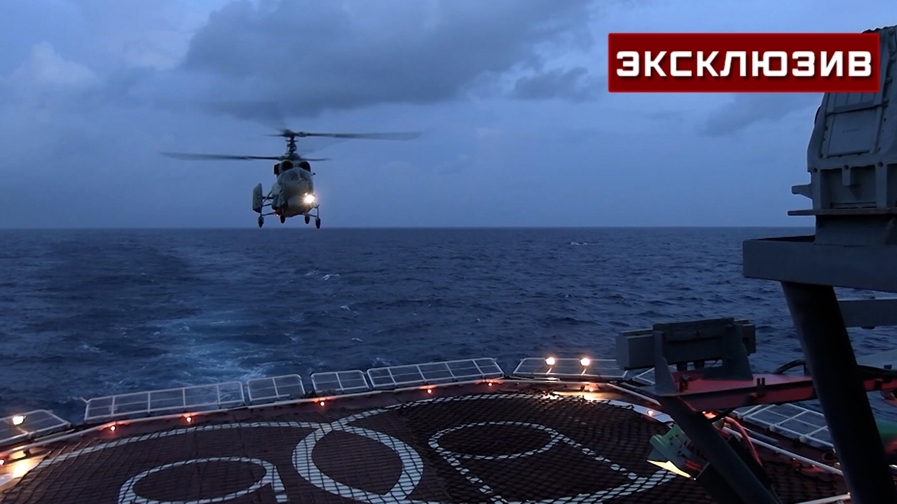 Летчики-тихоокеанцы показали мастерство в ходе тренировки в открытом море