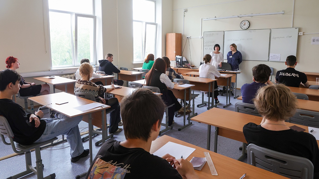 Минпросвещения определило обязательные предметы в 10-11 классах