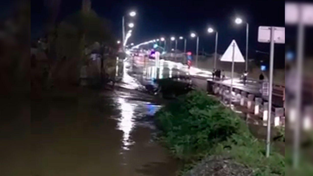 В Дагестане из-за наводнений обрушился мост в Дербентском районе