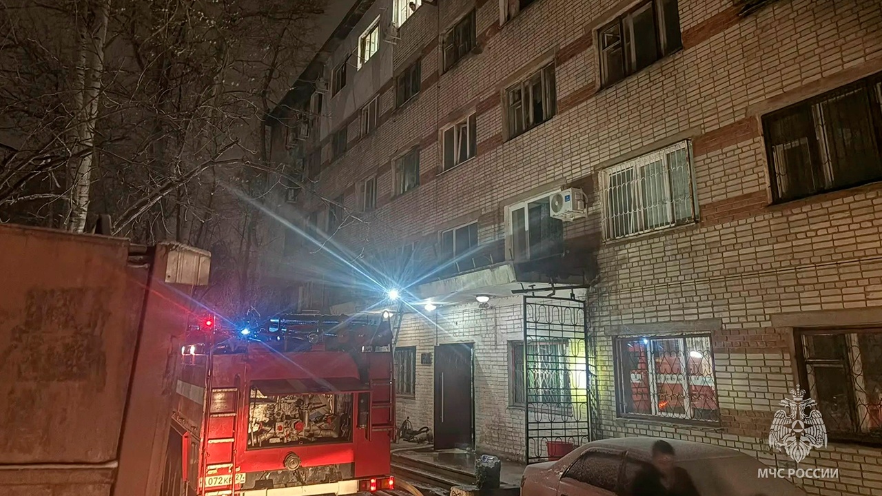 Два человека погибли при пожаре в жилом доме в Хабаровске 