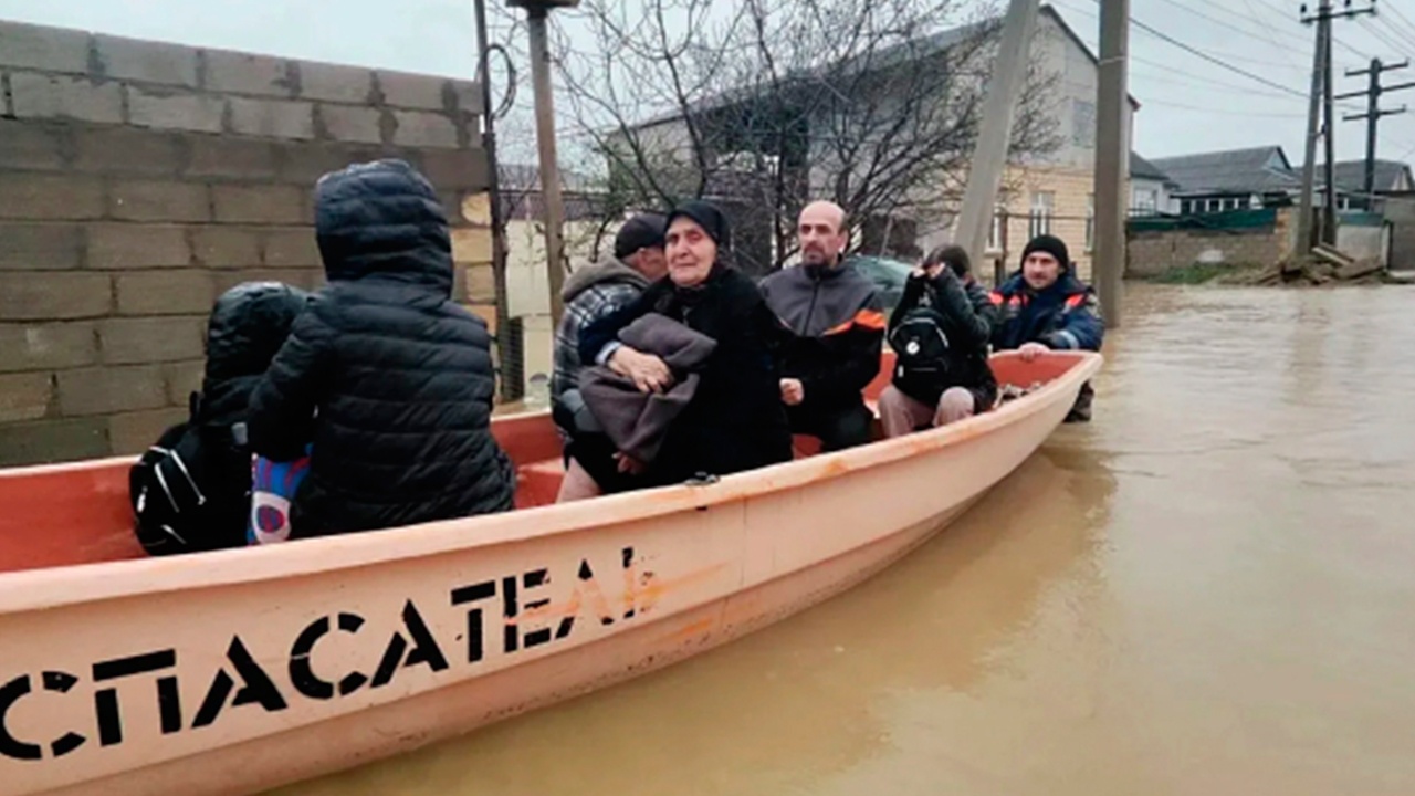 Путин поручил постоянно держать на контроле ситуацию с наводнением в Дагестане