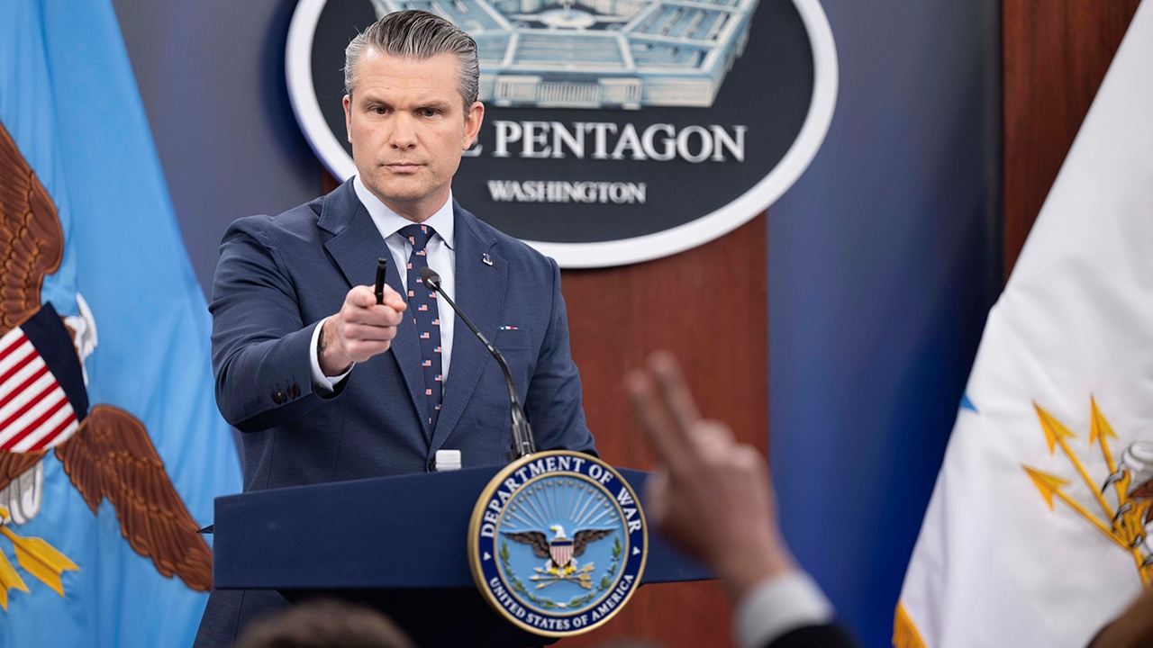 FP: в Пентагоне отчитали представителя Ватикана за речь папы против войны