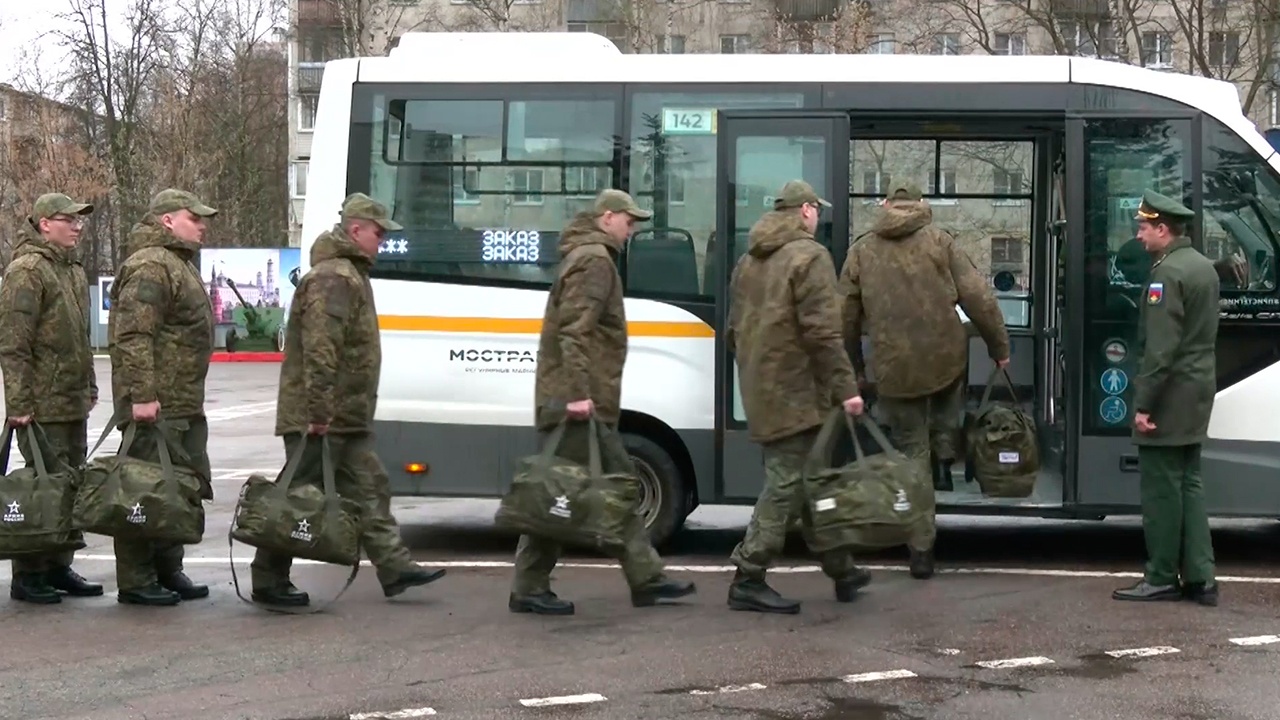 Более 100 призывников Московского региона отправились к местам службы