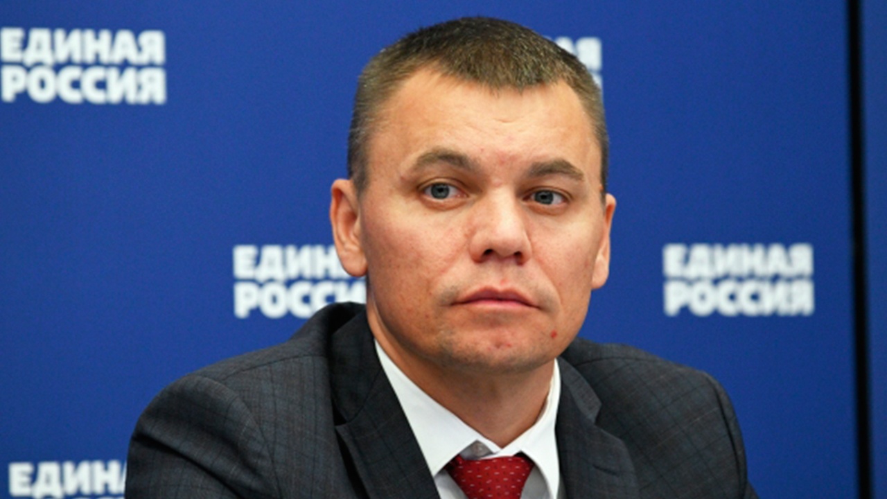 Вступившего в БАРС замглавы Минцифры Заренина отстранили от должности