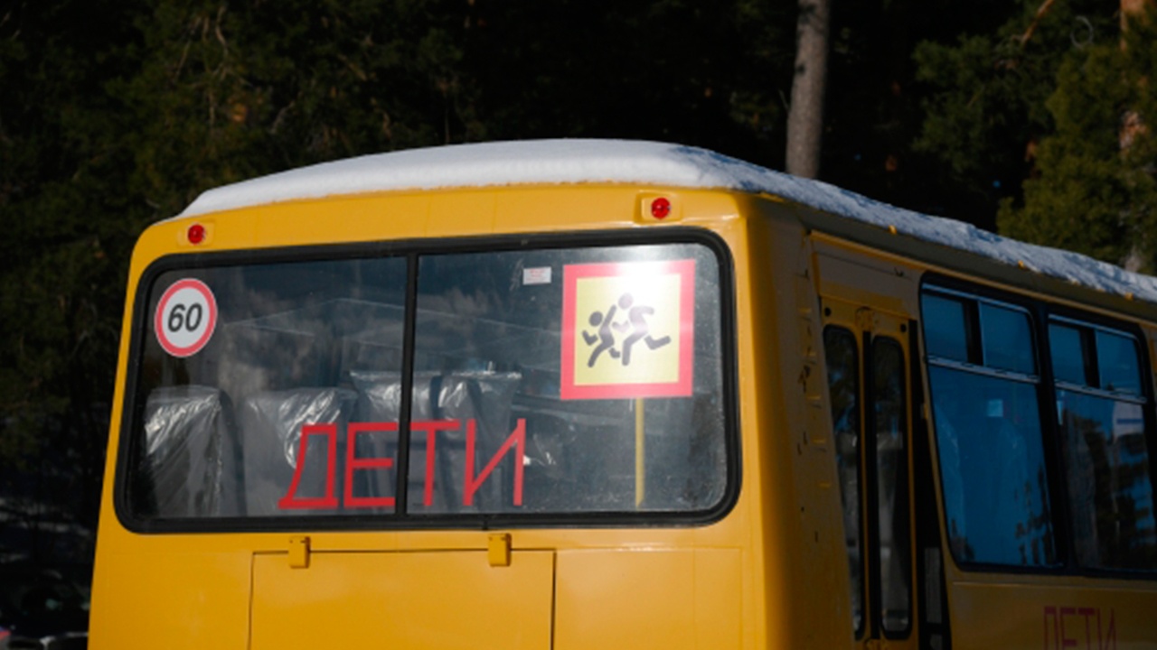 Школьный автобус перевернулся в Бурятии