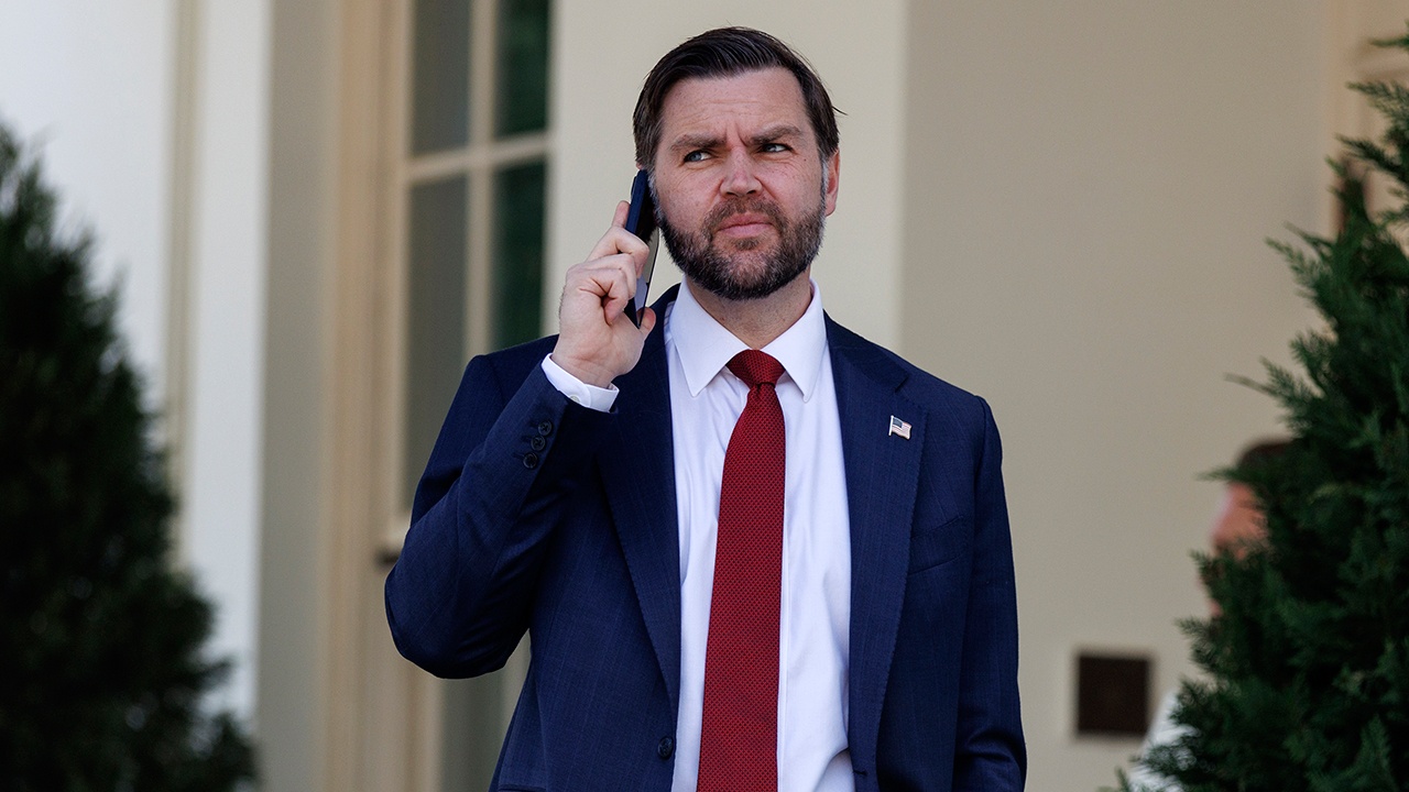 Вэнс вылетит в пятницу во главе делегации США на переговоры с Ираном