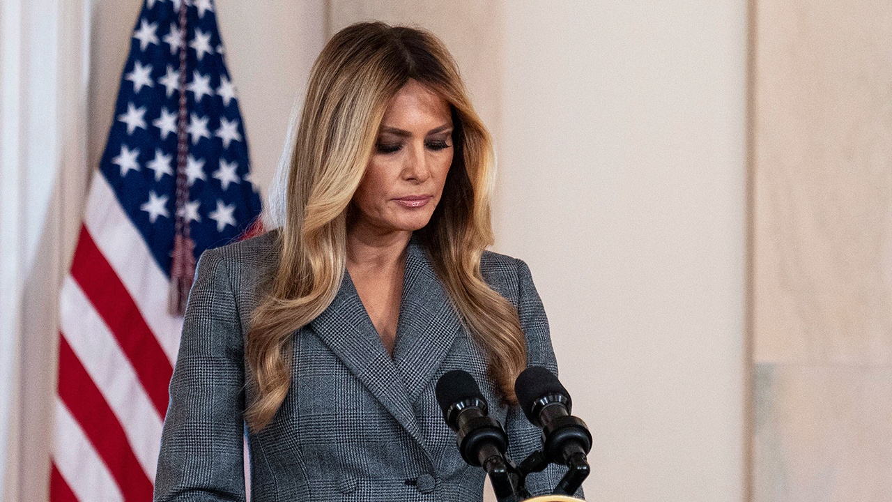 Жертвы Эпштейна раскритиковали Меланию Трамп за призыв к открытым слушаниям