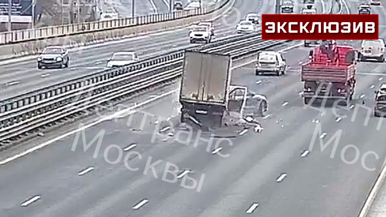 Два человека погибли в ДТП с Jaguar и «Газелью» в Москве