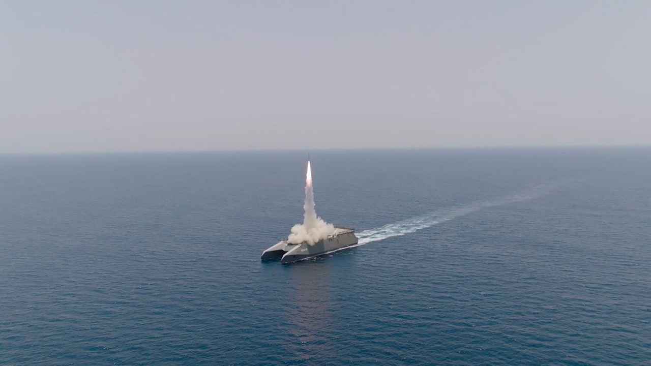 Иран не позволил военному кораблю США пройти в Ормузский пролив