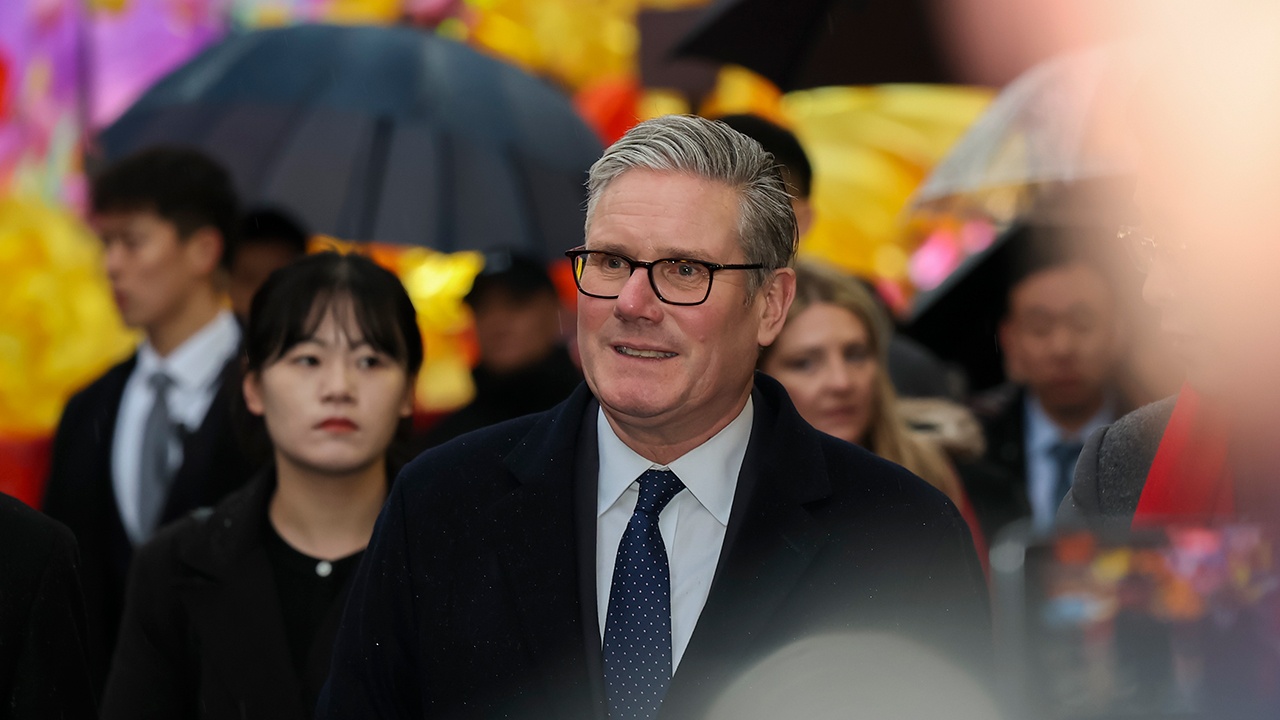 Стармер попал в скандал из-за отпуска во время угроз Трампа стереть Иран