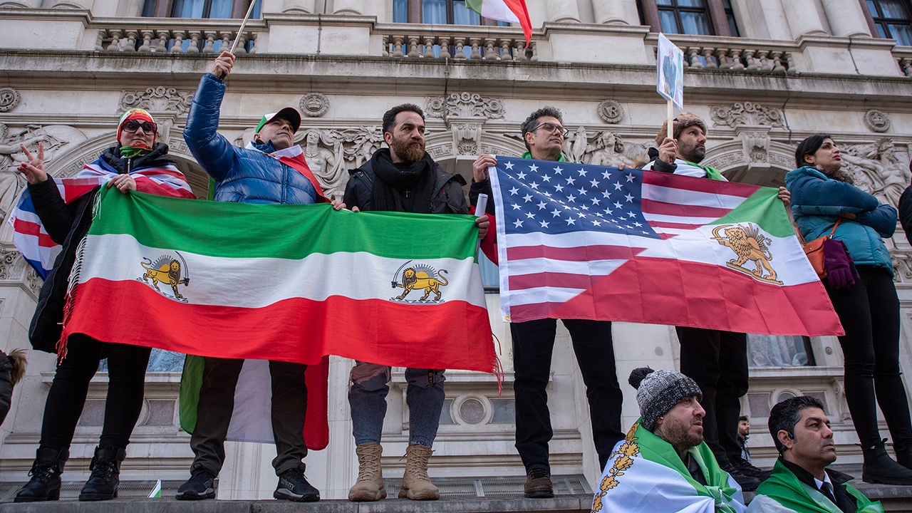 Иран заявил о глубоком недоверии к переговорам с США