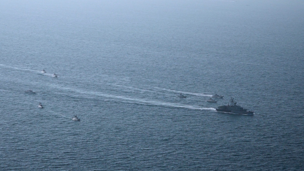 WSJ: США задействовали более 15 военных кораблей в блокаде Ормуза