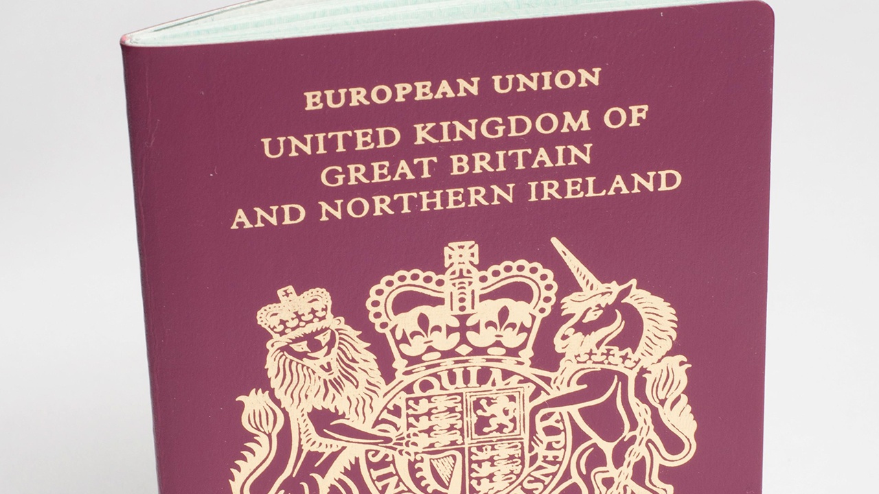 В Британии экс-полицейского лишили гражданства из-за связей с Россией