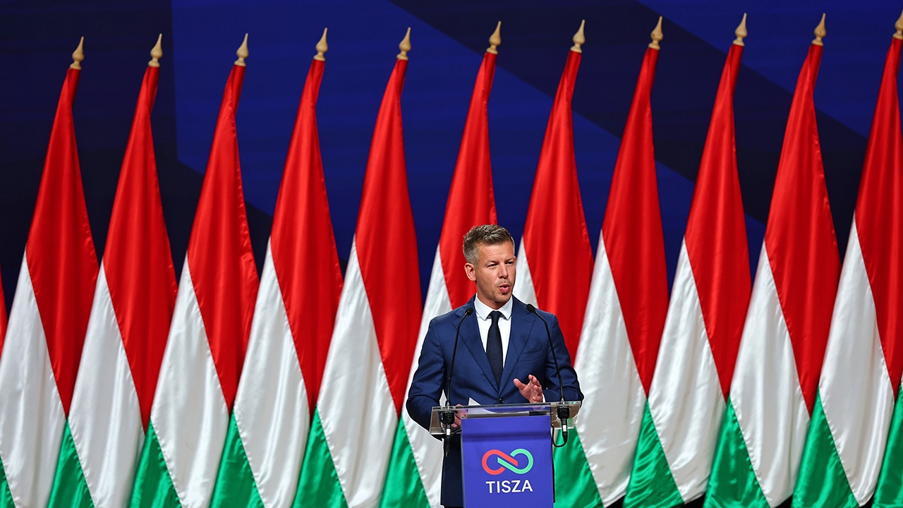 Песков заявил, что нужно дождаться конкретных шагов Мадьяра